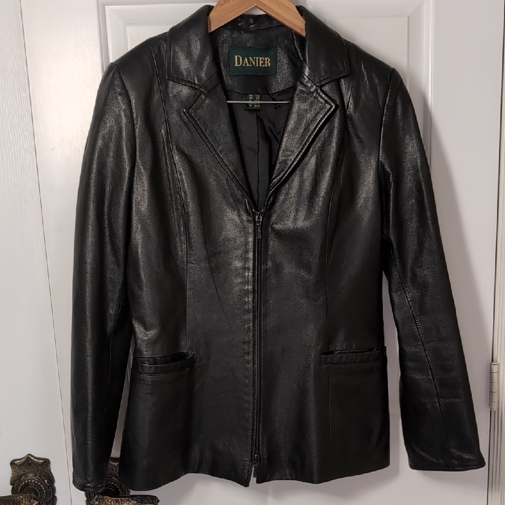 Danier Women's Black Leather Jacket Size Small - Picture 5 of 16